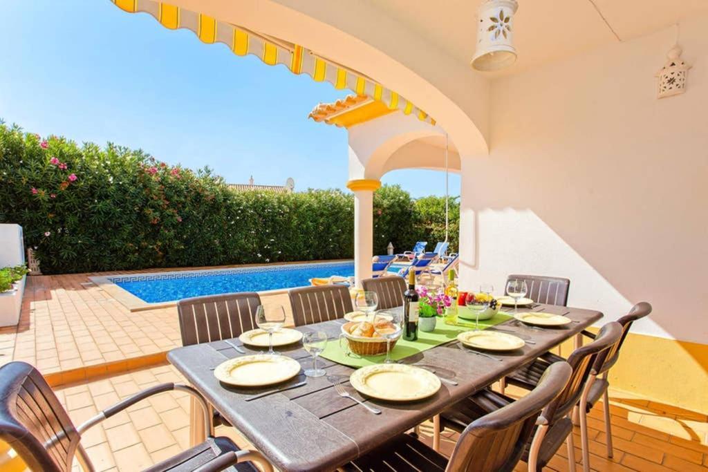 Villa White Sands - Private Oasis, Heated Pool, Beaches & Strip Nearby البوفيرا المظهر الخارجي الصورة